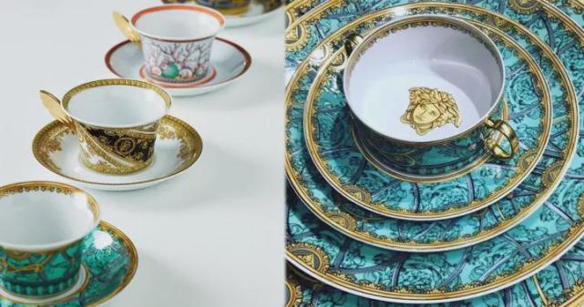 云顶国际集团VERSACE范思哲陶瓷文雅的餐具器皿归纳餐桌上的豪华!(图4)