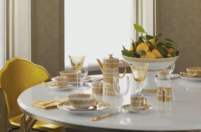云顶国际集团VERSACE范思哲陶瓷文雅的餐具器皿归纳餐桌上的豪华!(图8)